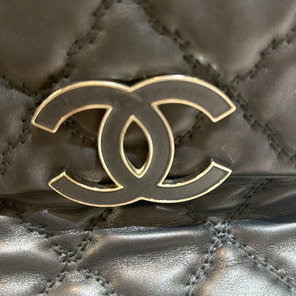 Beautiful Chanel Purse.  Silver accents. Black. - Picture 4 of 6